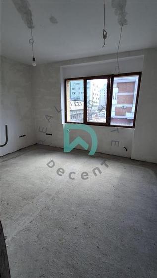 Apartament cu 3 camere decomandat în Sub Arini