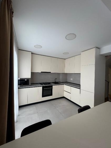 Duplex cu 5 camere cu Canalizare în Central