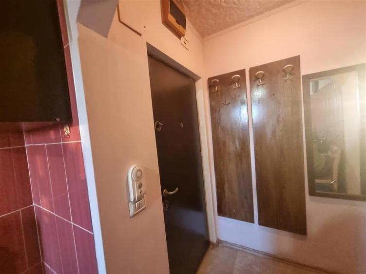 Apartament cu 2 camere semidecomandat, mobilat în Central
