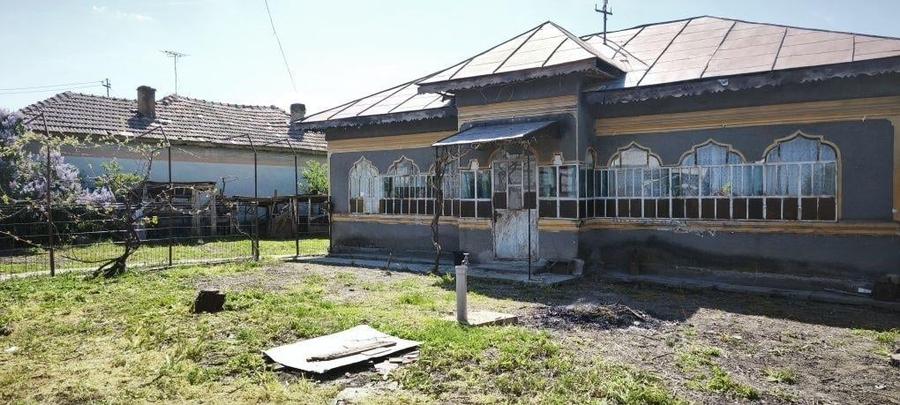 Casă individuală cu 4 camere cu Teren 1634 Mp în Teslui