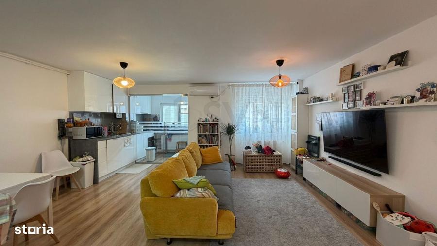 Apartament cu 4 camere decomandat în Pipera