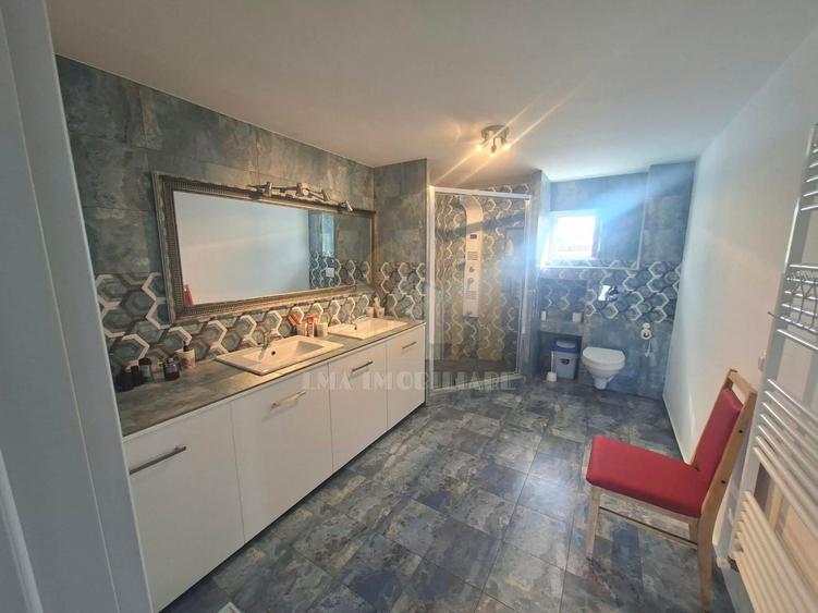 Casă individuală cu 6 camere cu Canalizare în Hărman