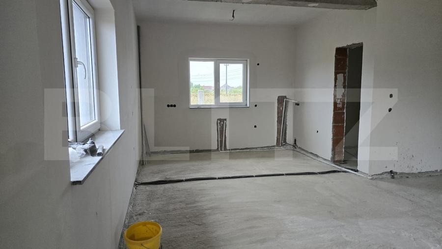 Casă individuală cu 4 camere cu Canalizare în Periferie