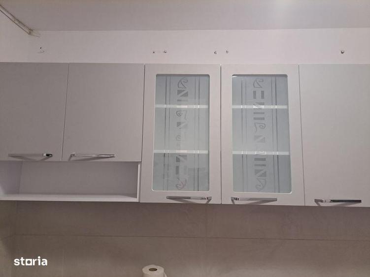 Apartament cu 3 camere semidecomandat în Rahova