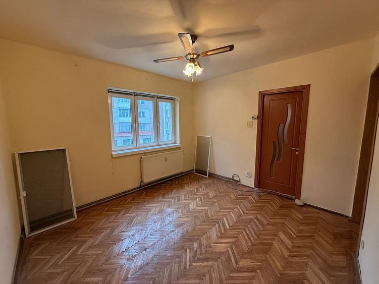 Apartament cu 3 camere circular în Minerul