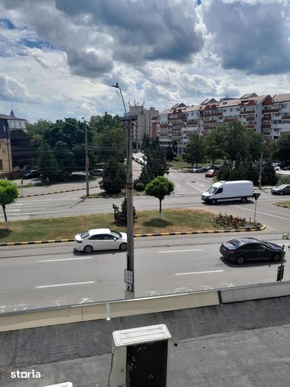 Apartament cu 3 camere decomandat în Exterior Vest