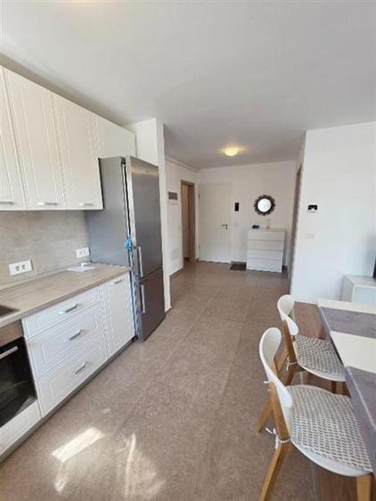 Apartament cu 2 camere decomandat, mobilat în Tractorul