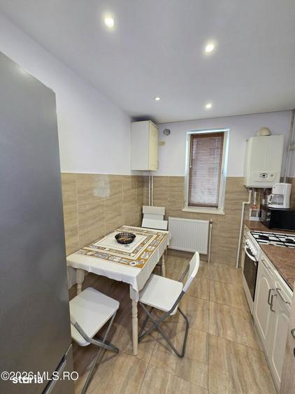 Apartament cu 3 camere semidecomandat, mobilat în Tomis II
