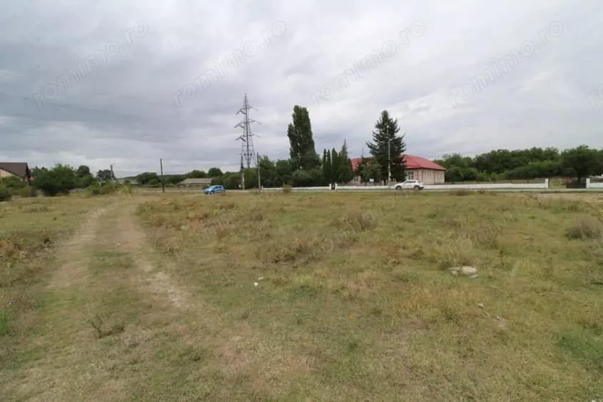 Teren de 3637 mp, în Centura