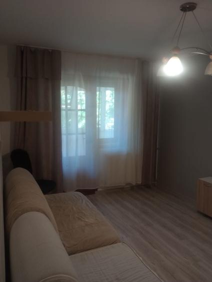 Apartament cu 3 camere decomandat în Ceardac