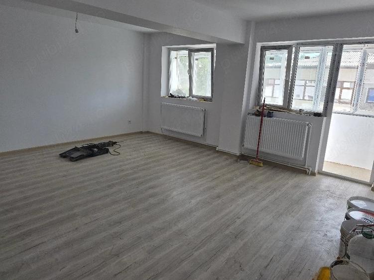 Apartament cu 3 camere semidecomandat în Ultracentral