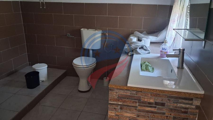 Casă individuală cu 3 camere cu Canalizare în Central