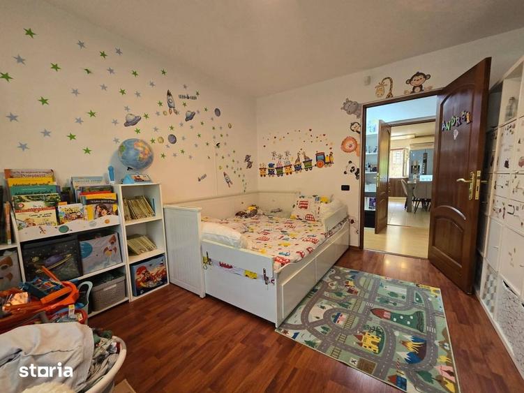 Apartament cu 4 camere decomandat în Baicului
