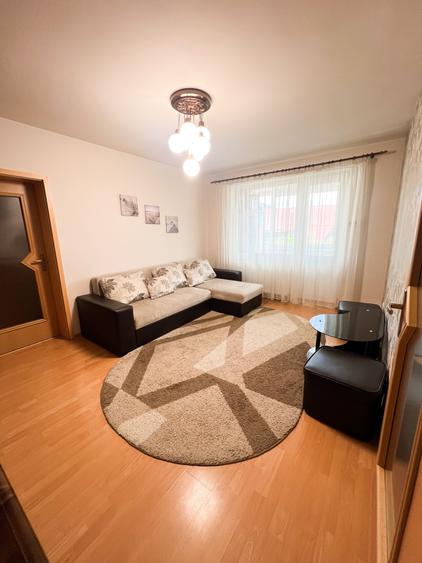 Apartament cu 3 camere semidecomandat în Săsar