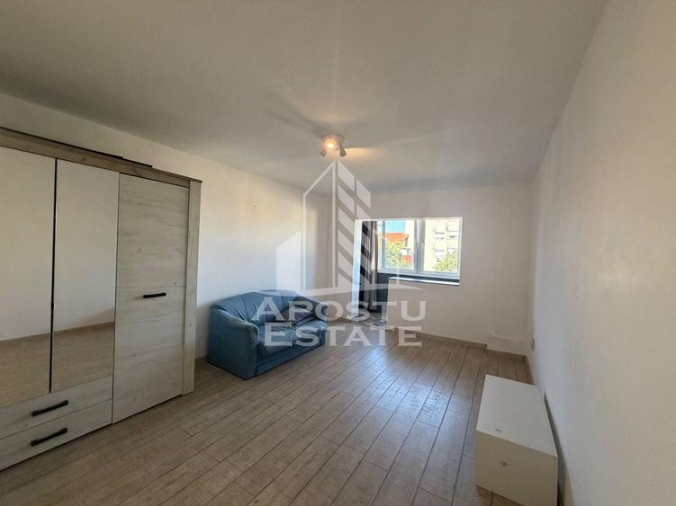 Apartament cu 3 camere decomandat în Aradului