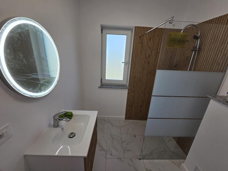 Casă individuală cu 4 camere cu Teren 500 Mp în Central