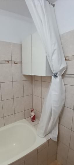 Apartament cu 3 camere semidecomandat în Tineretului