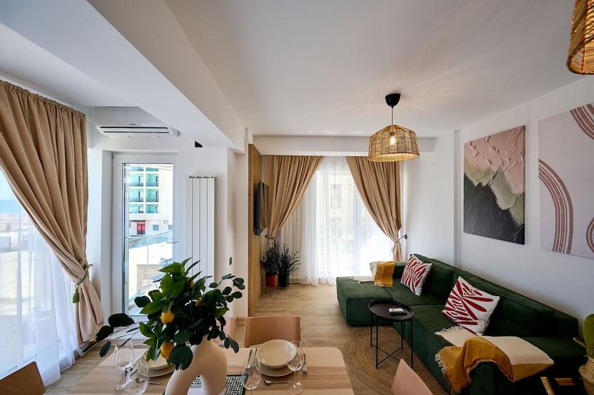 Apartament cu 3 camere decomandat în Mamaia-Sat