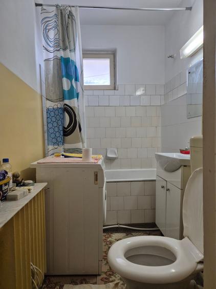 Apartament cu 3 camere semidecomandat în Militari