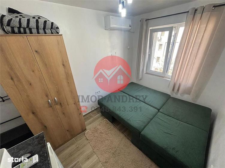 Garsonieră în Vest
