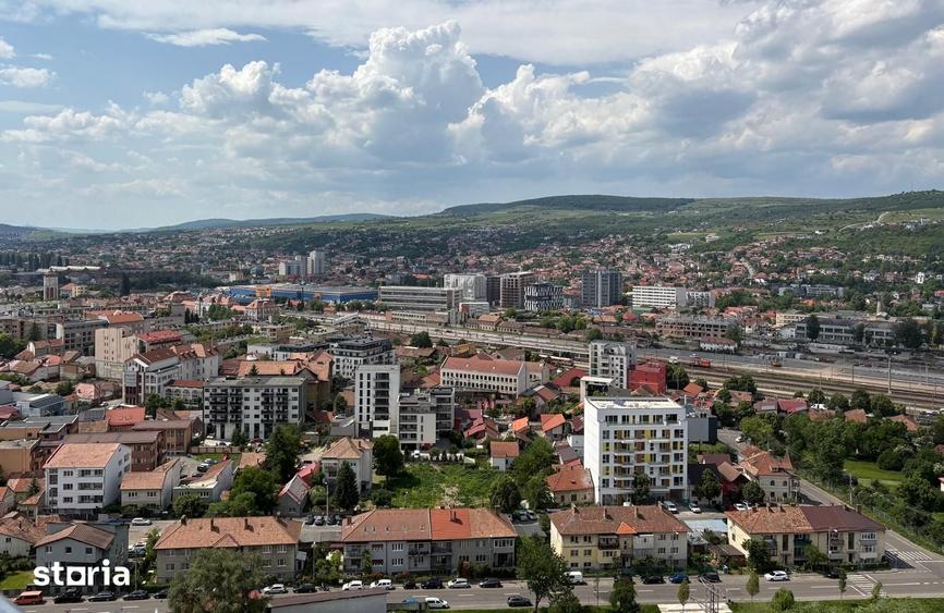 Apartament cu 3 camere, mobilat în Central