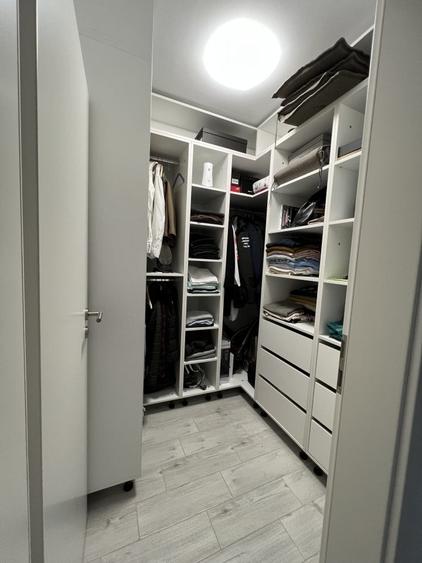 Apartament cu 2 camere decomandat, mobilat în Tractorul
