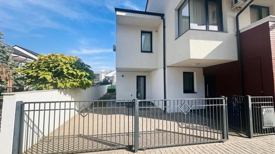 Duplex cu 5 camere cu Canalizare în Otopeni