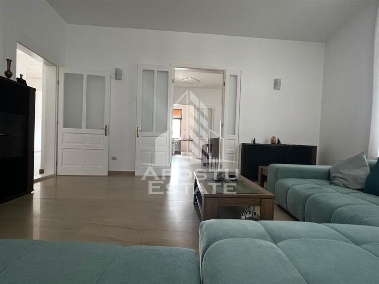 Apartament cu 4 camere circular, mobilat în Central