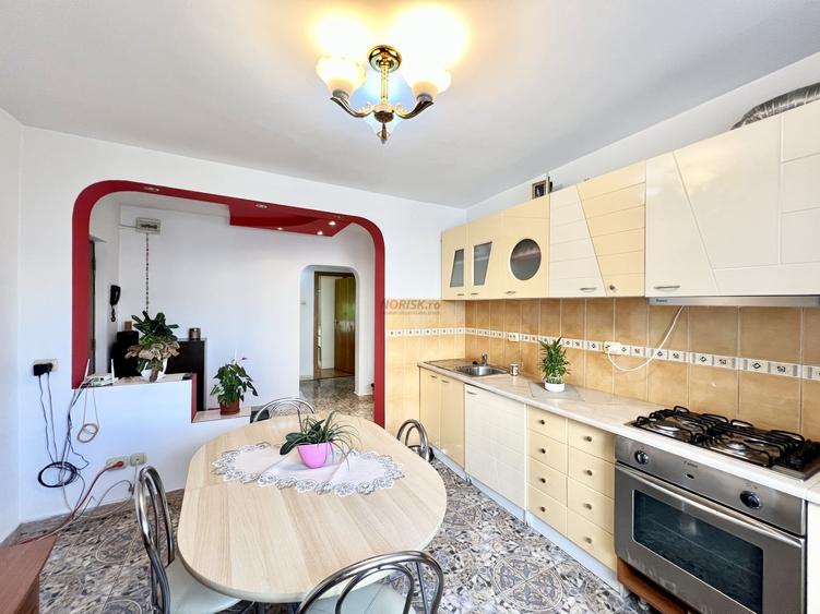 Apartament cu 3 camere decomandat, mobilat în Nerva Traian