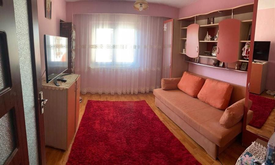 Apartament cu 4 camere decomandat în Central