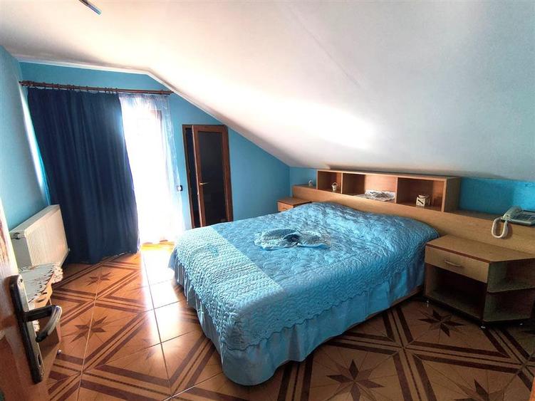 Casă cu 7 camere cu Teren 400 Mp în Lazu