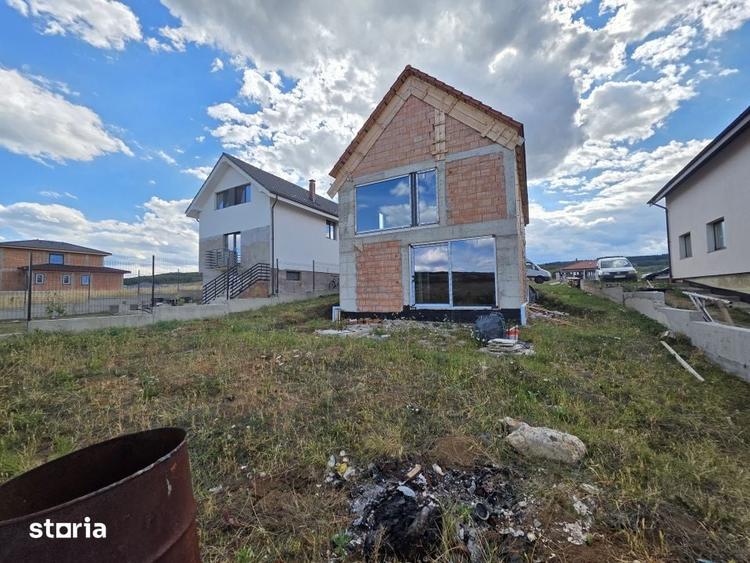Casă cu 4 camere cu Teren 586 Mp în Baciu