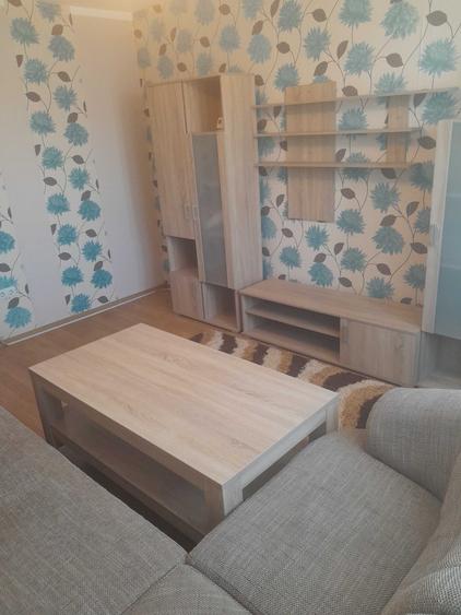 Apartament cu 3 camere decomandat în Vitrometan