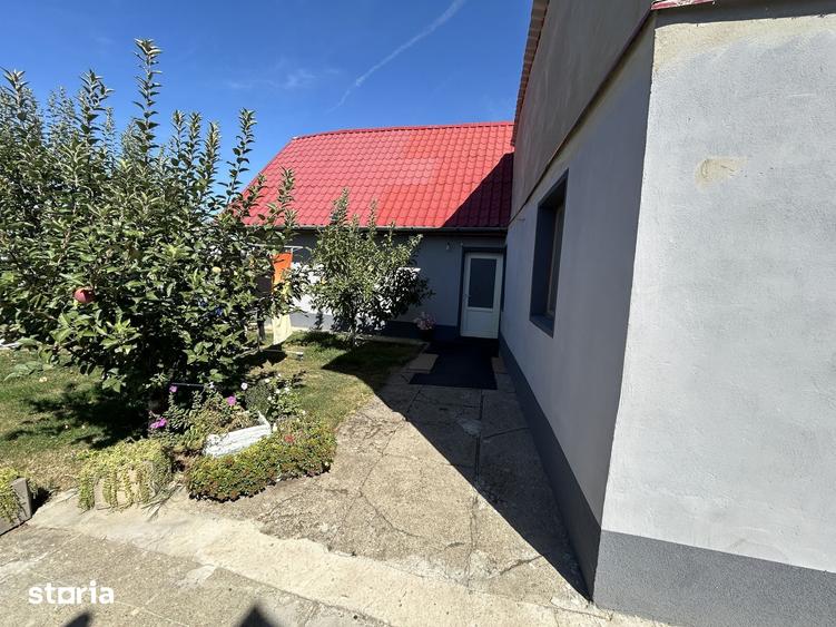 Casă cu 6 camere cu Teren 922 Mp în Zădăreni