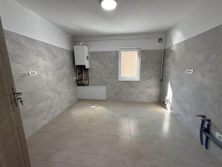 Apartament cu 4 camere decomandat în Complex Studențesc