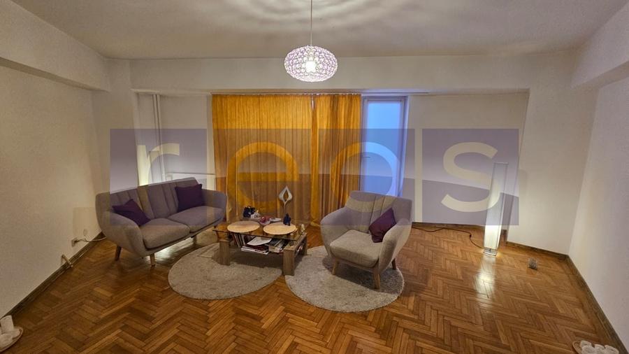 Apartament cu 3 camere semidecomandat în P-ța Victoriei