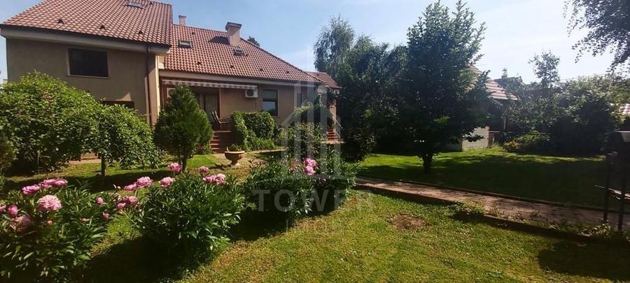 Casă individuală cu 5 camere cu Canalizare în Central