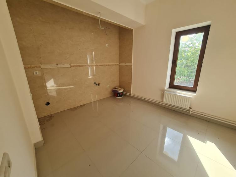 Casă individuală cu 5 camere cu Canalizare în Nord