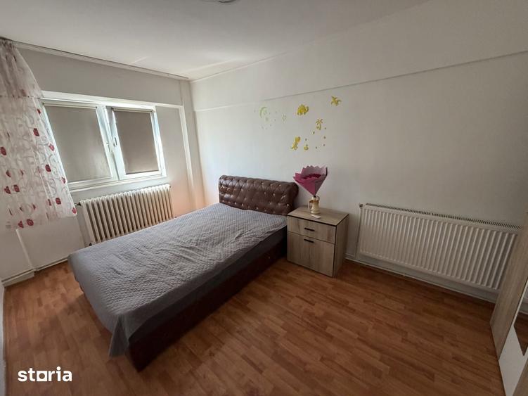 Apartament cu 3 camere decomandat în Obor