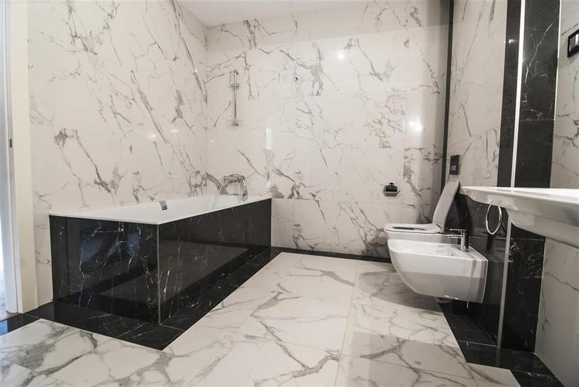 Apartament cu 5 camere decomandat în Herăstrău