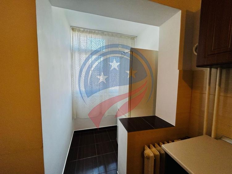 Apartament cu 4 camere decomandat în Valea Rosie