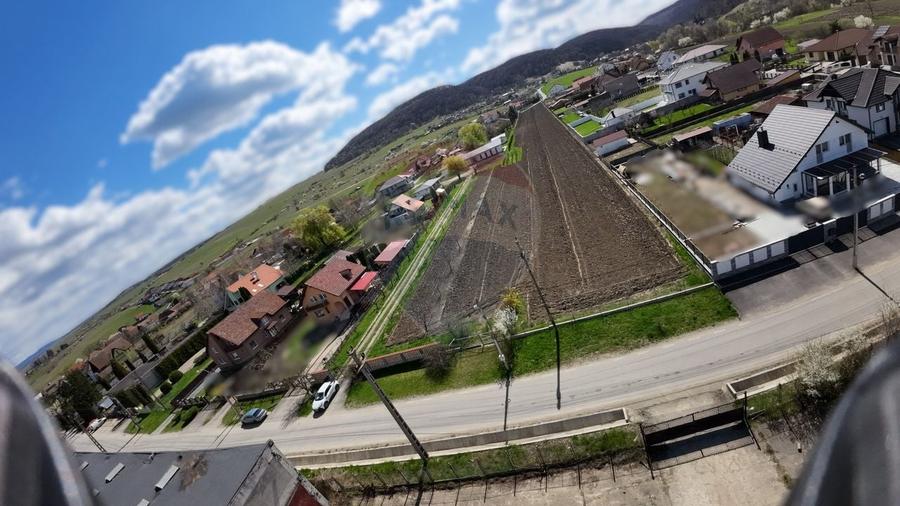Teren Construcții intravilan de 10262 mp, în Nord-Est