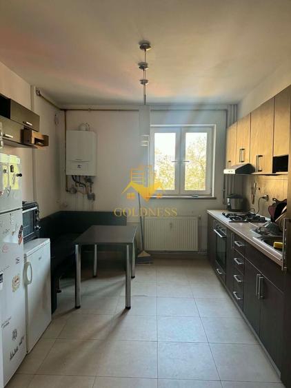 Apartament cu 2 camere decomandat, mobilat în Central