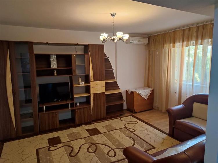 Apartament cu 3 camere decomandat, mobilat în Zimbru