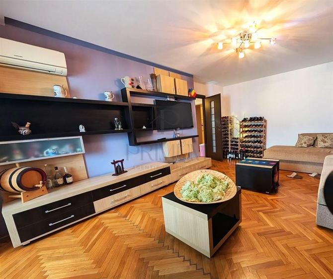Apartament cu 4 camere decomandat, mobilat în Steaua