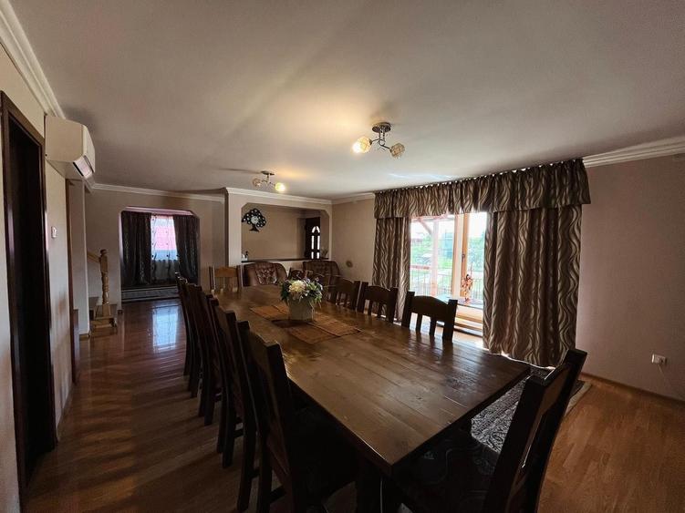 Casă cu 4 camere cu Teren 300 Mp în Central