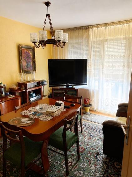 Apartament cu 4 camere decomandat în Central