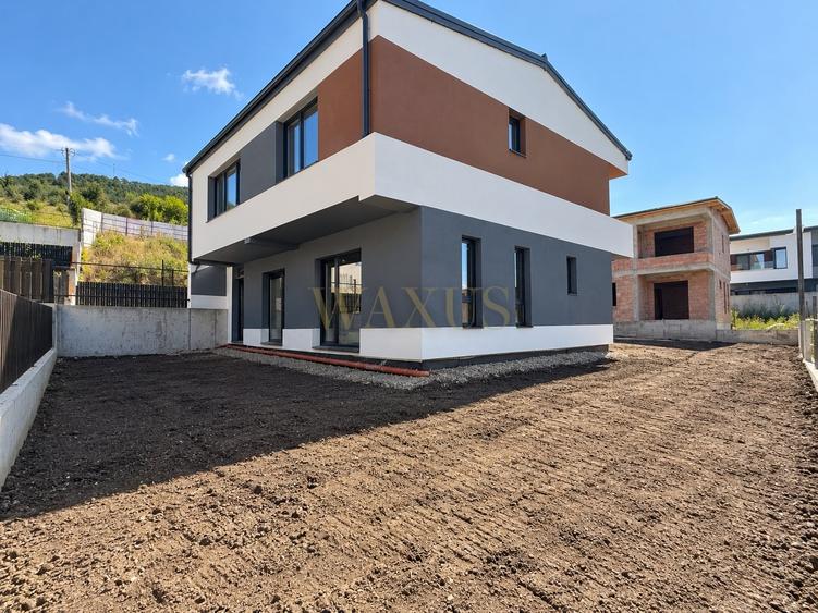 Duplex cu 4 camere cu Canalizare în Florești