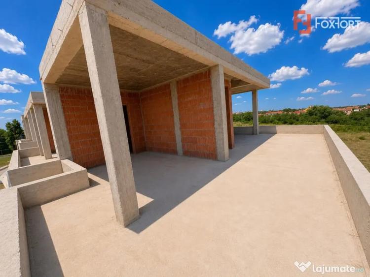 Casă cu 10 camere cu Teren 400 Mp în Aradul Nou