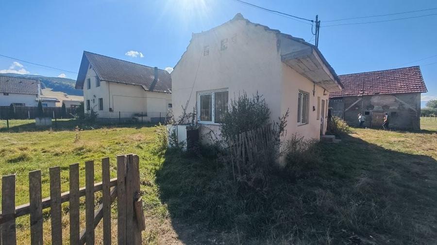 Casă cu 4 camere în Mărcuș